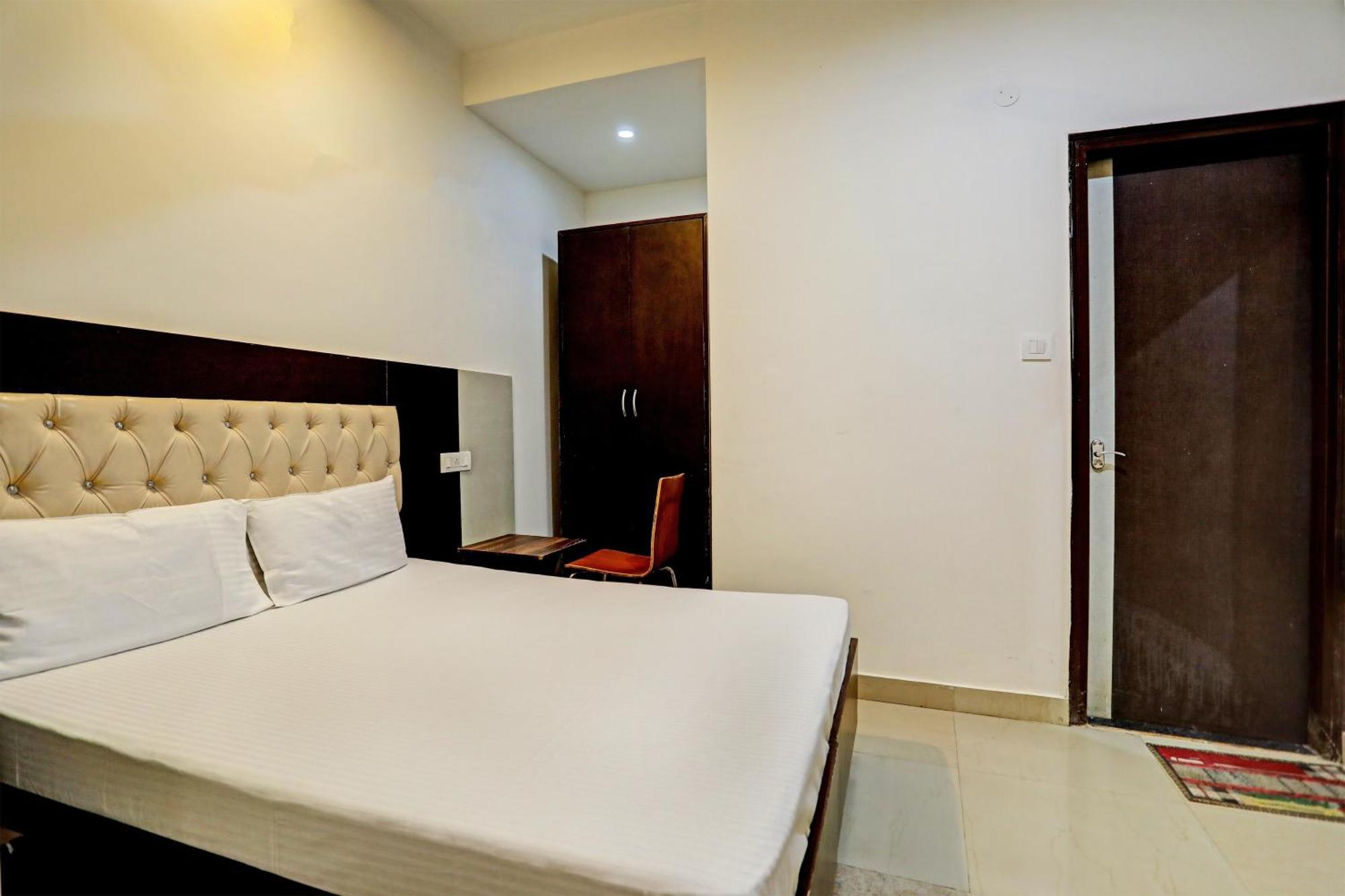 Oyo Hotel The Red Hut Chandigarh Exterior photo