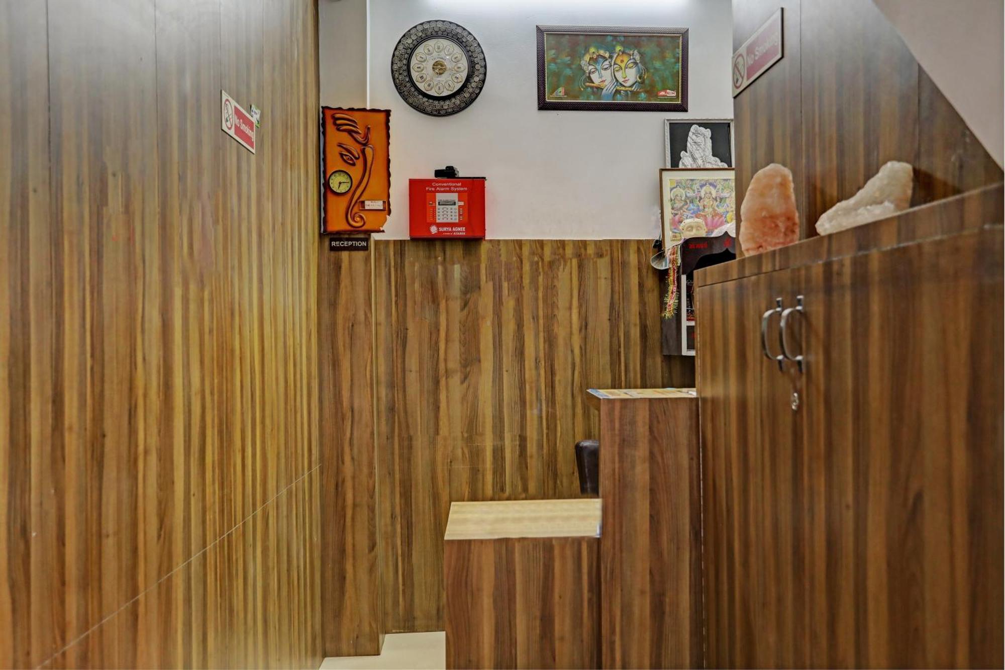 Oyo Hotel The Red Hut Chandigarh Exterior photo