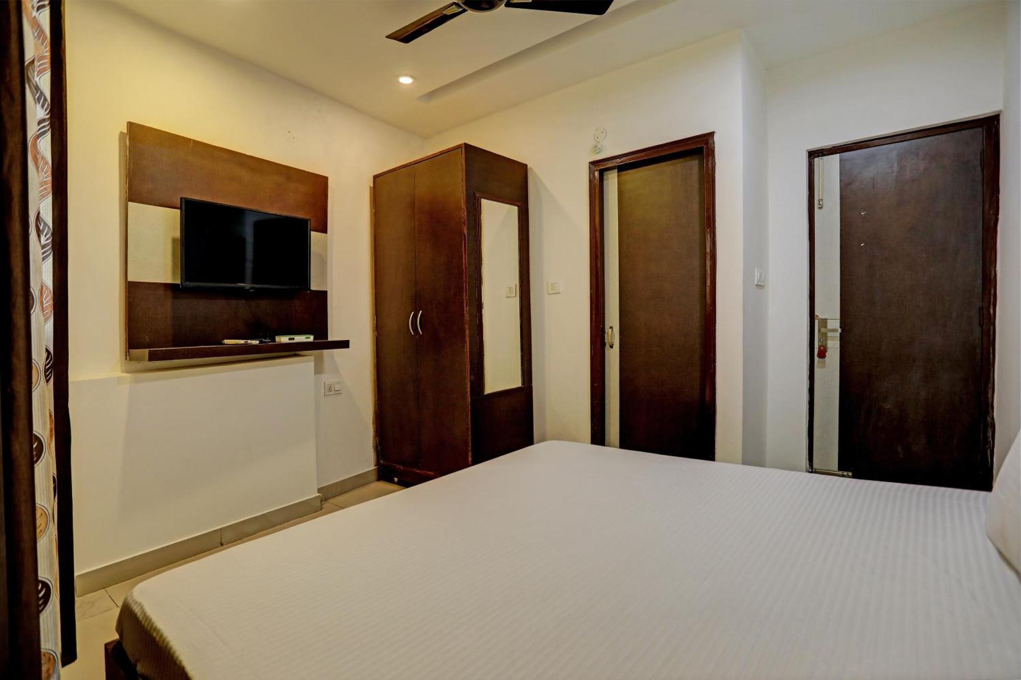 Oyo Hotel The Red Hut Chandigarh Exterior photo